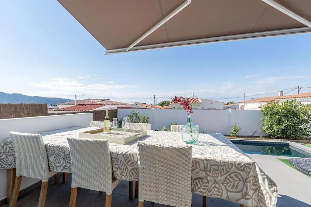 Luxury House In Roses Villa